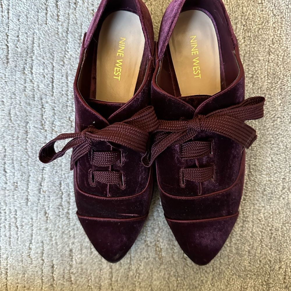 Nine West Burgundy Velvet Oxfords Size 9.5 - Picture 2 of 13